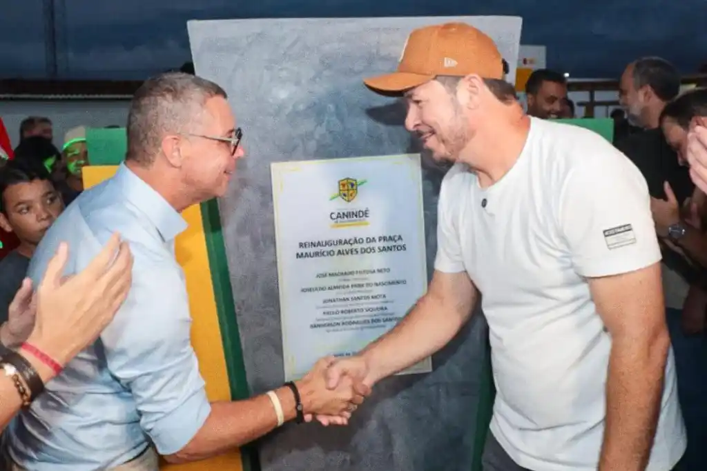 Governo investe R$ 5,5 milhões em obras e ações em Canindé 1 Governador Fábio Mitidieri e o prefeito Machadinho durante inauguração de uma praça em Canindé de São Francisco