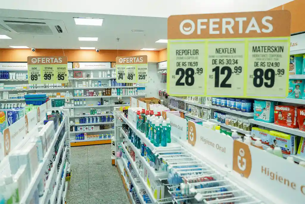 Supermercados ganham aval para abrir farmácias; entenda 1 Imagem mostra o interior de uma farmácia