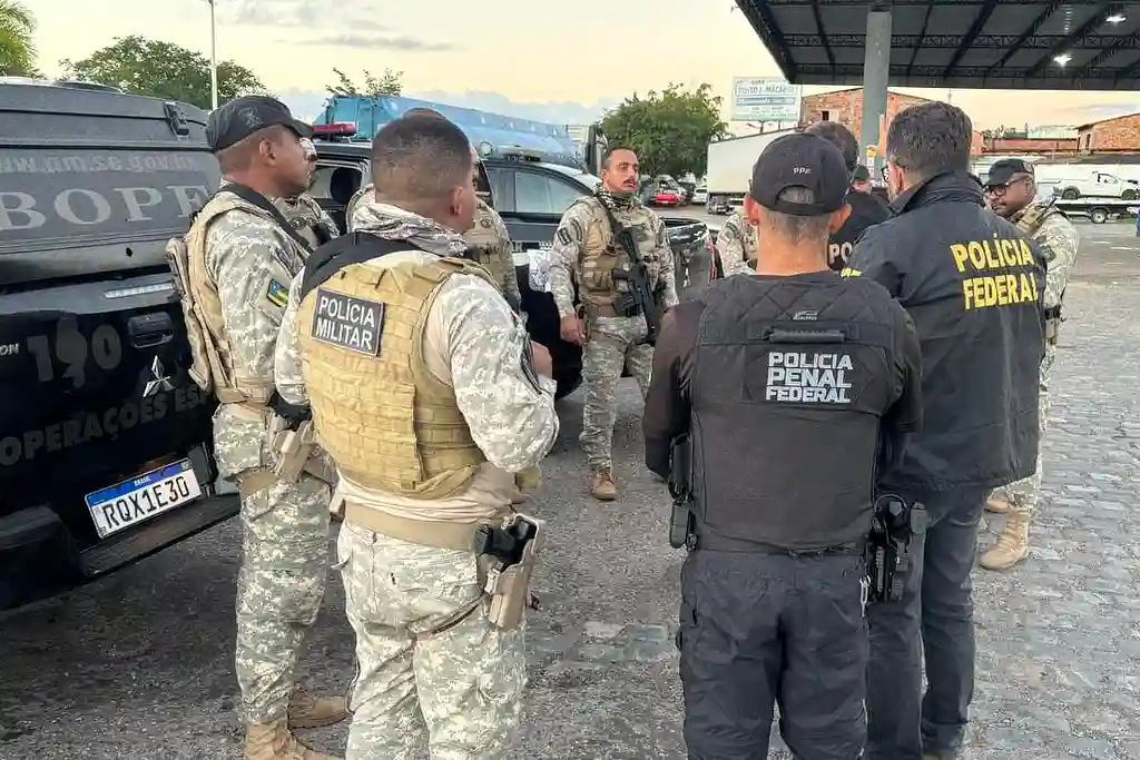 Agentes da FICCO/SE, durante operação em Sergipe