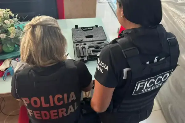 Agentes da Polícia Federal e FICCO em Sergipe
