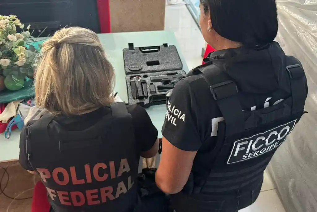 Agentes da Polícia Federal e FICCO em Sergipe