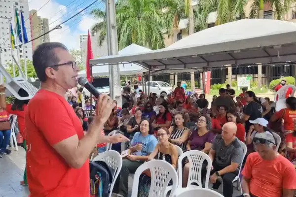 Roberto Silva, presidente do Sintese, durante greve da rede estadual da educação de Sergipe
