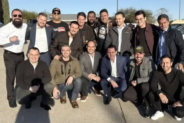 Deputado Rodrigo Valadares, acompanhado de parlamentares bolsonaristas, em encontro com Eduardo Bolsonaro, no Texas
