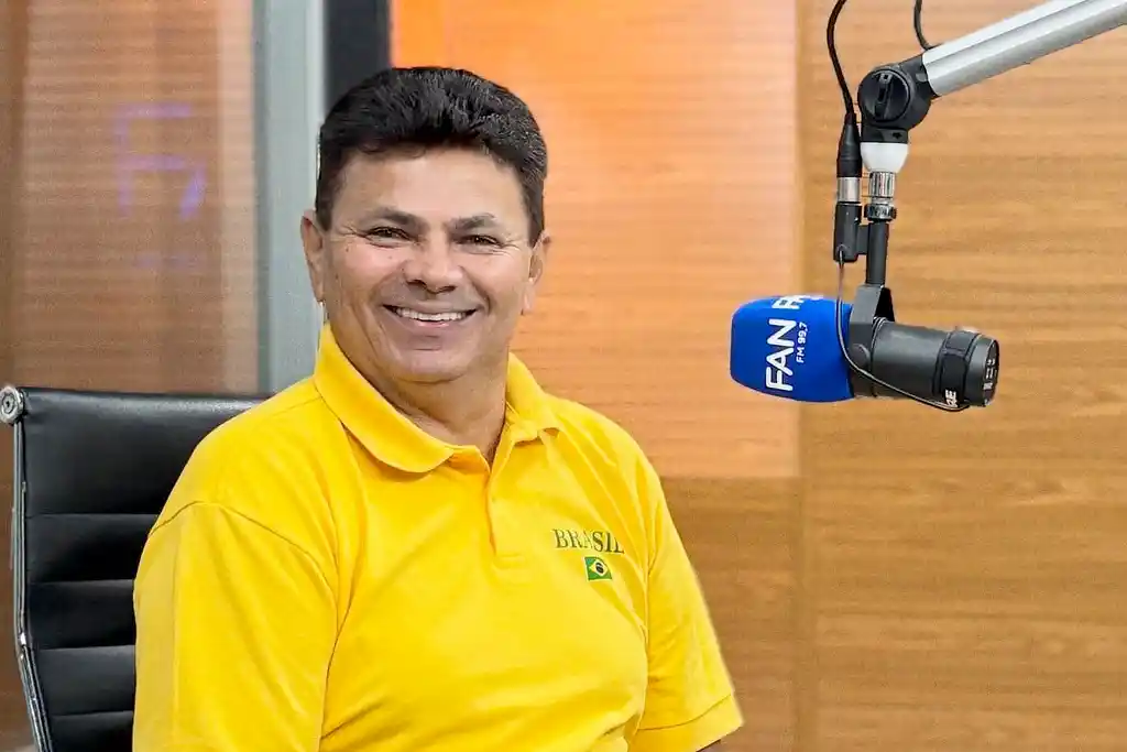 Prefeito de Itabaiana, Valmir de Francisquinho, durante entrevista