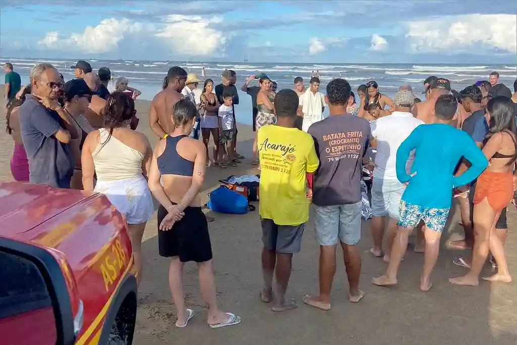 Suspeito de importunação sexual é espancado na Praia da Aruana, em Aracaju