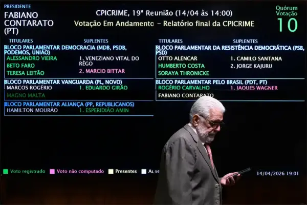 Painel no Senado exibe votação em andamento do Relatório final da CPI do Crime Organizado