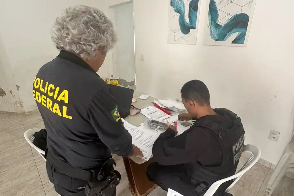 PF cumpre mandados em Aracaju 1 Polícia Federal mira grupo criminoso especializado em fraudes contra a Caixa nos estados de Piauí e Sergipe