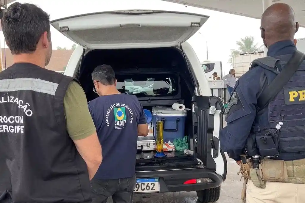 PRF e Procon lacram bombas de combustível em Sergipe