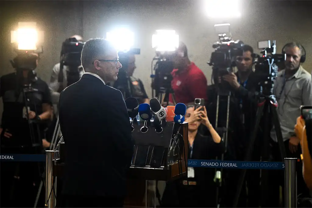 Ao término da leitura do relatório final, relator da CPI do Crime Organizado, senador Alessandro Vieira (MDB-SE) concede entrevista