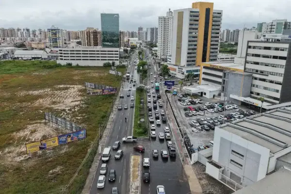 Vista aérea da Avenida Ministro Geraldo Barreto Sobral, em Aracaju