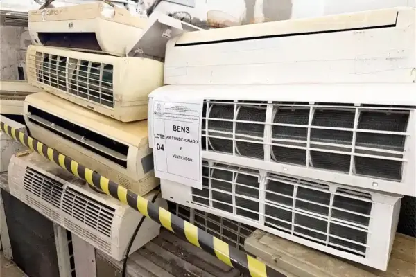 Leilão em Aracaju oferta veículos e móveis da prefeitura