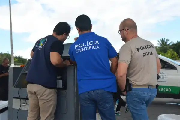 Agentes de segurança fiscalizam postos de combustíveis em Sergipe