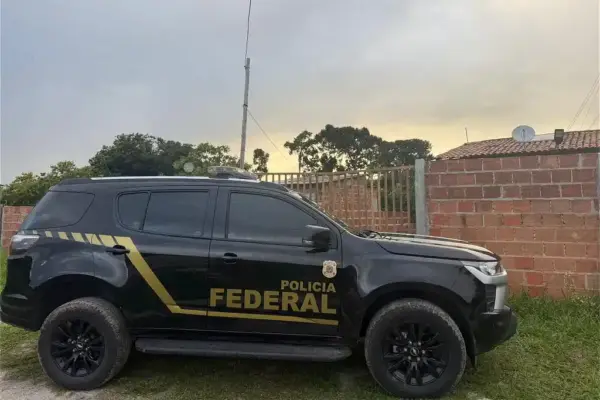 Viatura da PF durante operação contra venda ilegal de terras da União em Sergipe