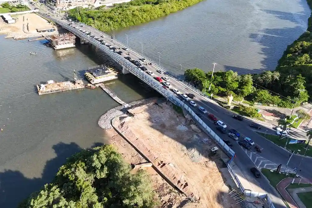 Trânsito na ponte do Riomar em Aracaju tem faixas bloqueadas neste domingo 1 Vista aérea da ponte do Riomar, em Aracaju