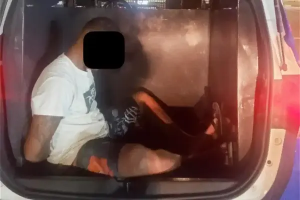 Homem é preso por furto de bebidas em restaurante na Orla da Atalaia, em Aracaju