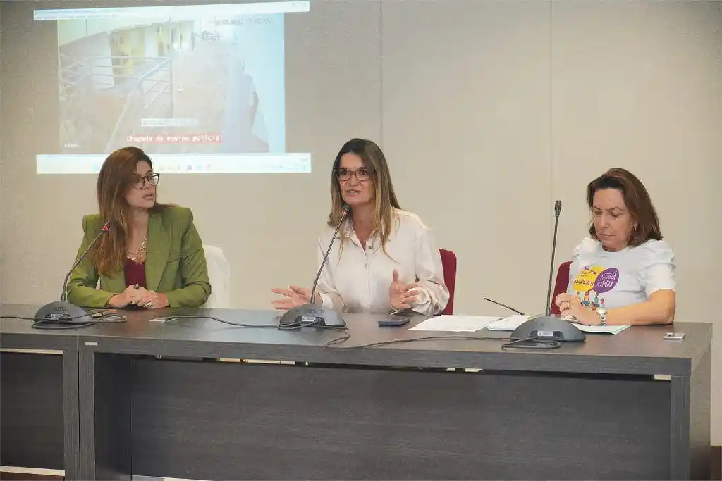 MPSE denuncia policial por feminicídio em hotel de Aracaju 2 As Promotoras Cláudia Daniela e Luciana Duarte, e a diretora Verônica Lazar durante coletiva do MPSE