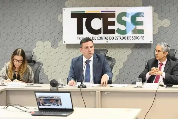 Conselheiro José Carlos Felizola durante audiência pública no TCE/SE