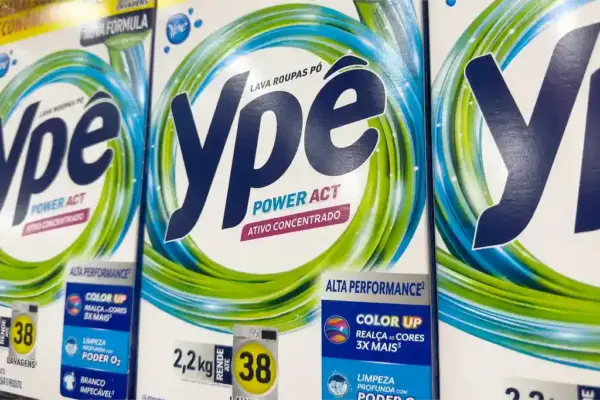 Embalagens do produto Ypê Lava Roupas, suspenso pela Anvisa
