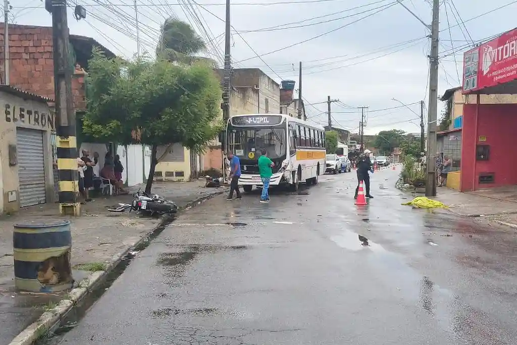 Motociclista morre em colisão com ônibus em Aracaju