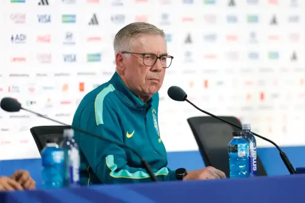 Carlo Ancelotti durante entrevista coletiva na véspera da estreia do Brasil na Copa do Mundo 2026