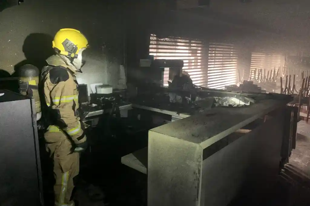 Corpo de Bombeiros age após incêndio em pizzaria de Aracaju