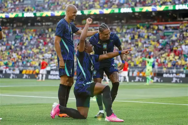 Endrick comemora o segundo gol do Brasil contra o Egito em Cleveland