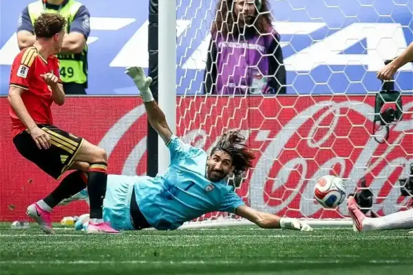 Goleiro do Irã, Alireza Beyranvand, faz história na Copa do Mundo 2026
