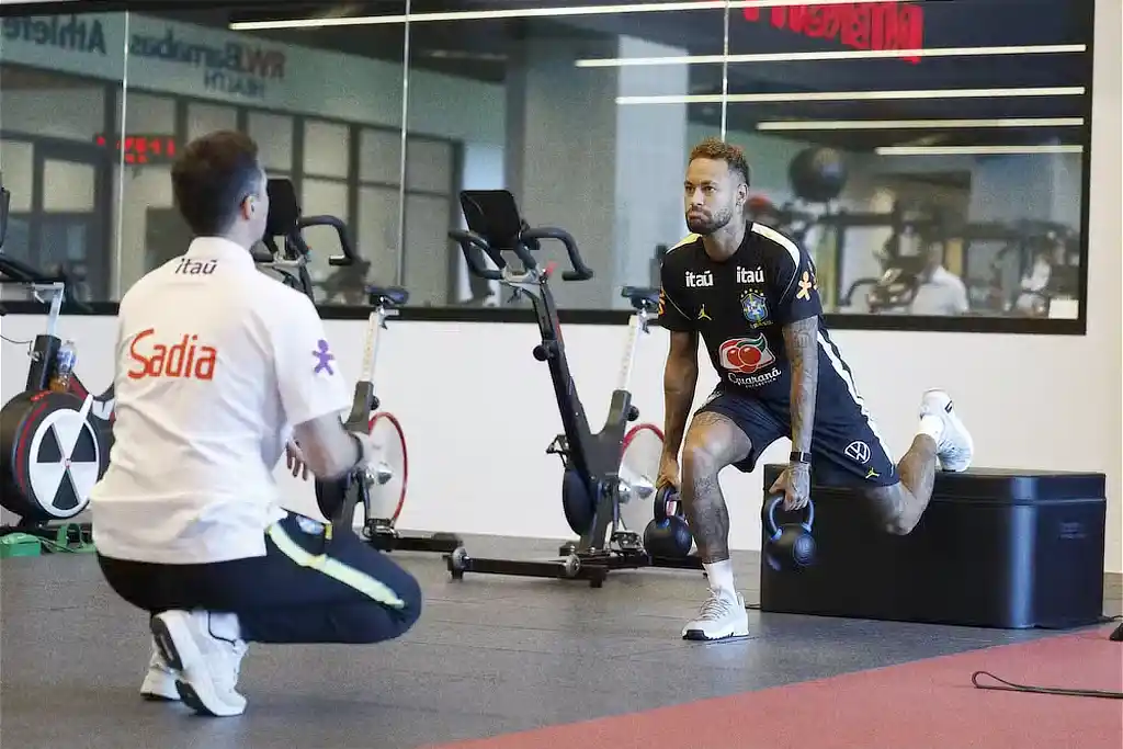 Neymar faz exame, mas CBF não dá previsão para estreia na Copa 1 Neymar, durante fisioterapia antes da estreia na Copa do Mundo de 2026