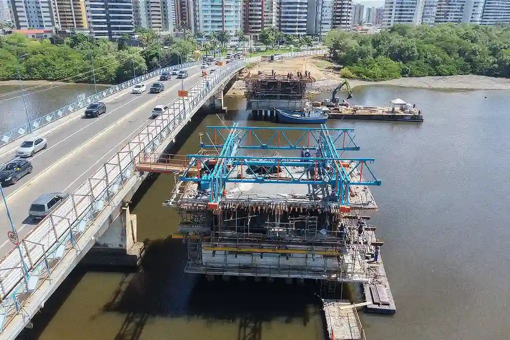Obra na ponte do Riomar em Aracaju