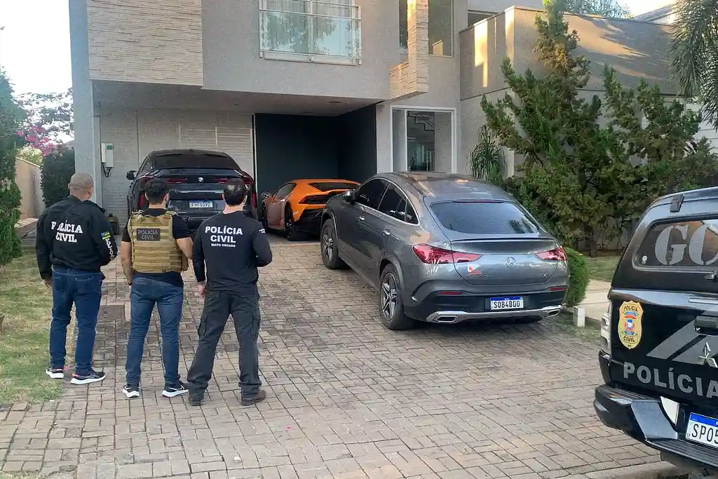 Polícia Civil de Sergipe apreende Lamborghini de R$ 3,8 milhões 2 Operação Cavalo de Aço apreende Lamborghini e outros bens de luxo, durante ação da Polícia Civil de Sergipe em Mato Grosso