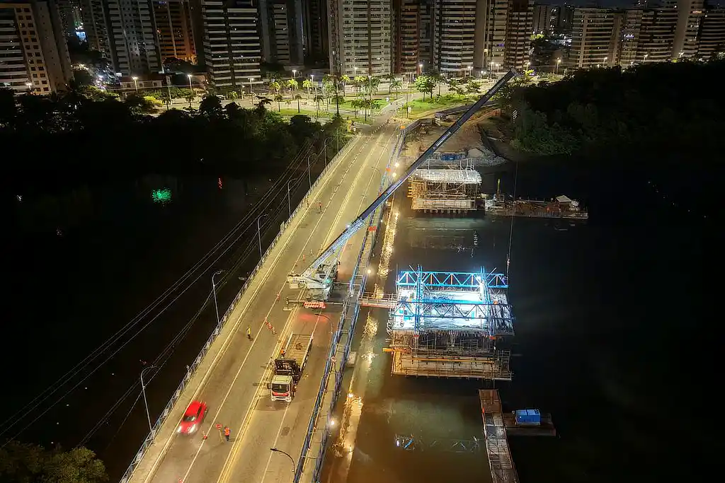 Ponte do RioMar tem nova operação no trânsito a partir de quarta 1 Vista aérea da Ponte do Riomar, em Aracaju, durante obras realizadas à noite
