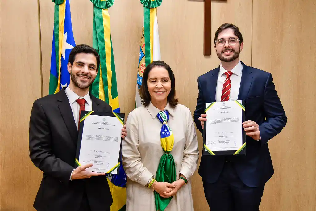 A prefeita de Aracaju, Emília Corrêa, e os novos procuradores empossados
