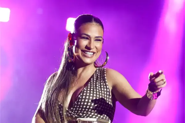 Cantora Simone Mendes