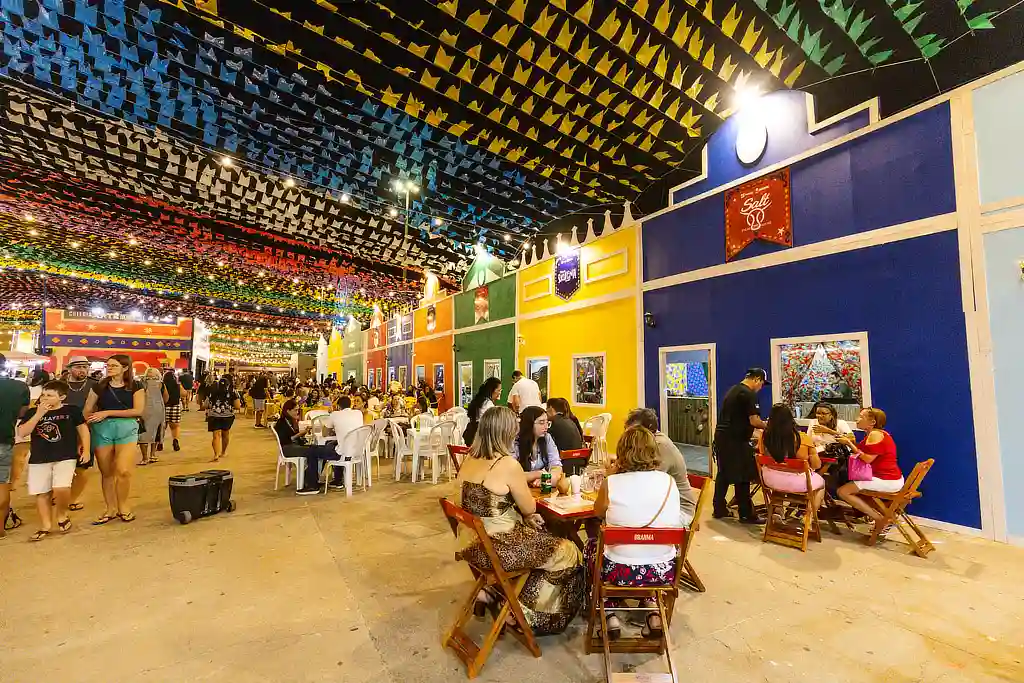 Vila do Forró tem programação especial nesta segunda em Aracaju 1 Espaço de alimentação na Vila do Forró em Aracaju