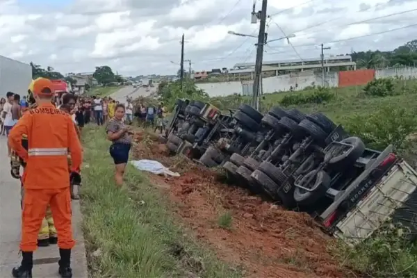 Acidente com carreta mata mãe e filha na BR-101 em Sergipe