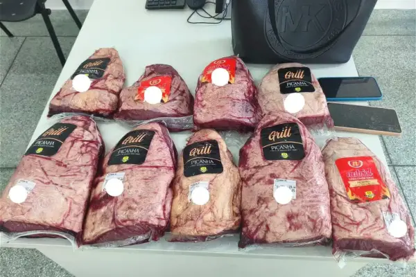 Mulher presa com 14 kg de picanha furtada em Aracaju