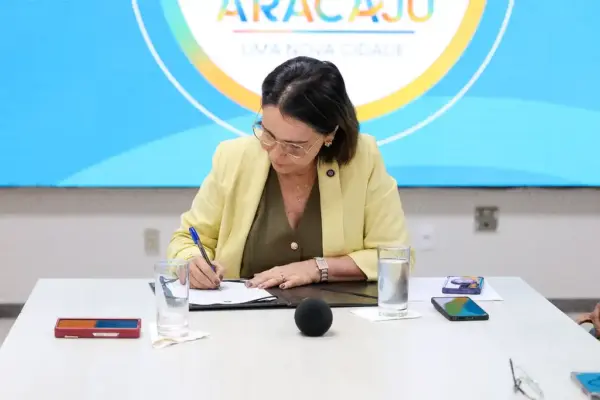 Prefeita Emília Corrêa assina decreto proibindo publicidade de bets em Aracaju