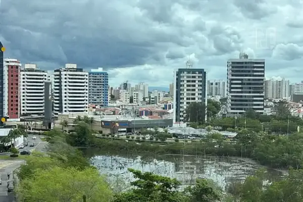 Vista do bairro Jardins, em Aracaju, com céu parcialmente nublado