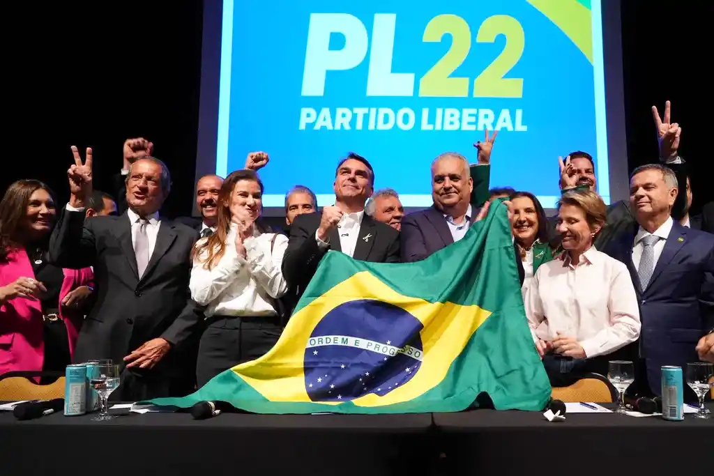 Flávio Bolsonaro anuncia vice em chapa puro-sangue 1 Flávio Bolsonaro anuncia Alfredo Gaspar como vice em chapa puro sangue