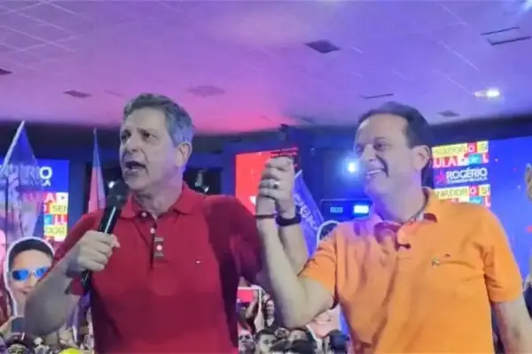 Rogério Carvalho e André Moura durante convenção partidária em 2026