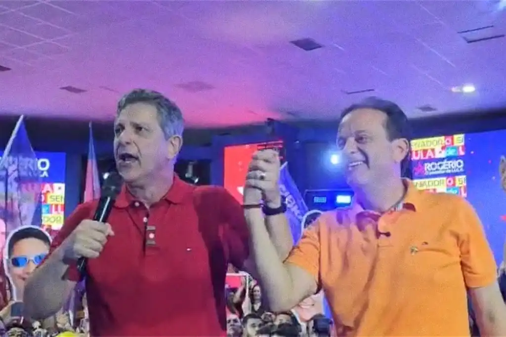 PT de Sergipe apoia articulador do impeachment de Dilma 1 Rogério Carvalho e André Moura durante convenção partidária em 2026