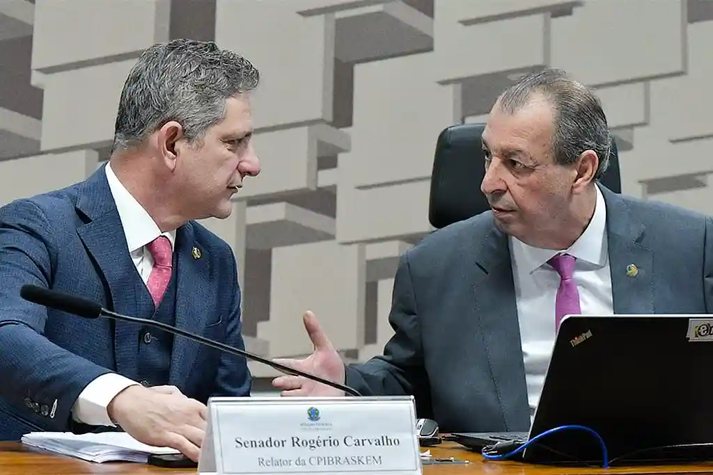 Na foto, o senador por Sergipe, Rogério Carvalho (PT-SE) e o senador Omar Aziz (PSD-AM)