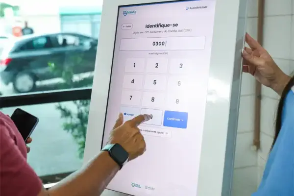 Toten de autoatendimento do Hospital Digital no Nestor Piva, em Aracaju