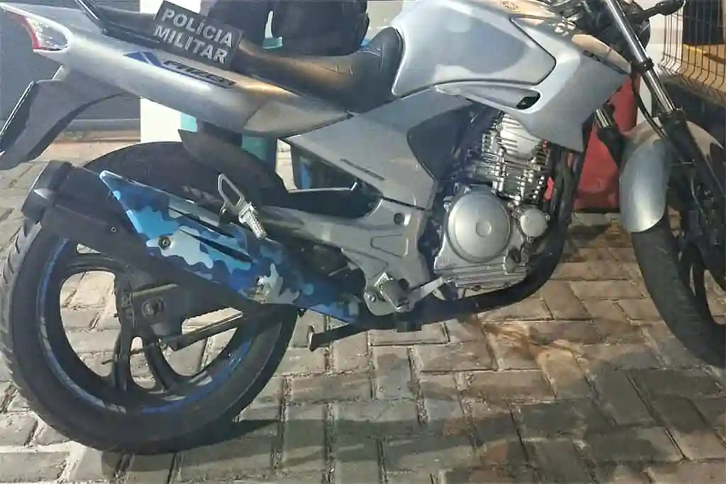 Moto roubada é recuperada na Zona Norte de Aracaju 1 Imagem de uma Yamaha Fazer roubada, recuperada na Zona Norte de Aracaju