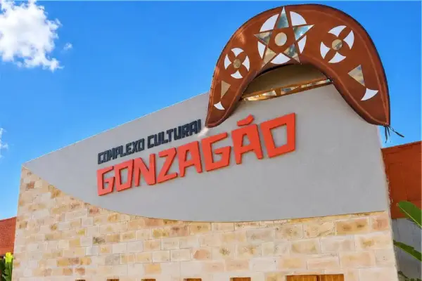 Fachada do Complexo Cultural Gonzagão, em Aracaju