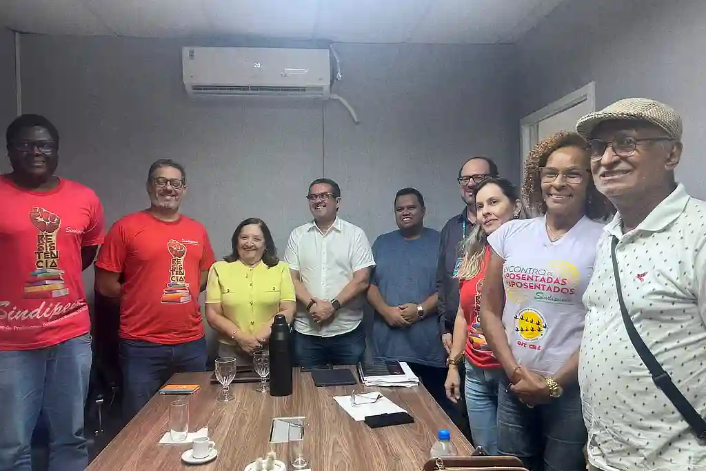 Aracaju descongela triênio e paga retroativo a professores 1 Representantes da Prefeitura de Aracaju e do Sindipema durante, onde foi anunciado o descongelamento do triênio e pagamento retroativo a professores