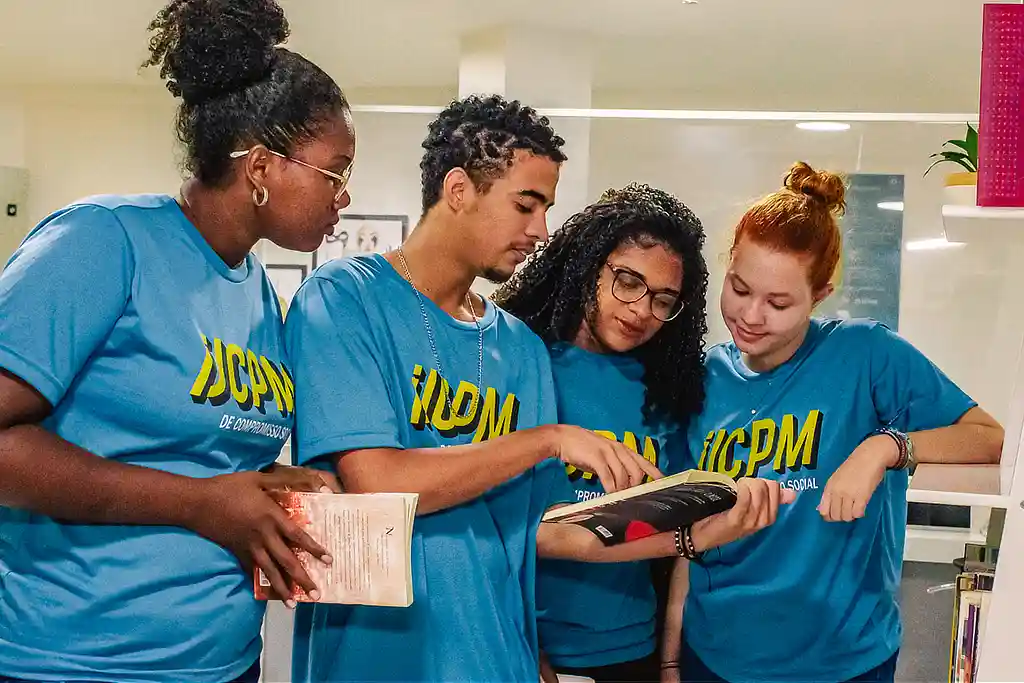 Estudantes do Instituto João Carlos Paes Mendonça de Compromisso Social (IJCPM)