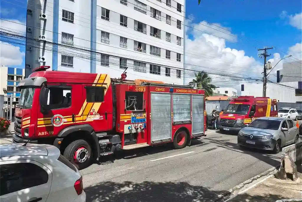 Explosão em Aracaju fere três após gás vazar em obra 1 Explosão em Aracaju fere três após gás vazar em obra