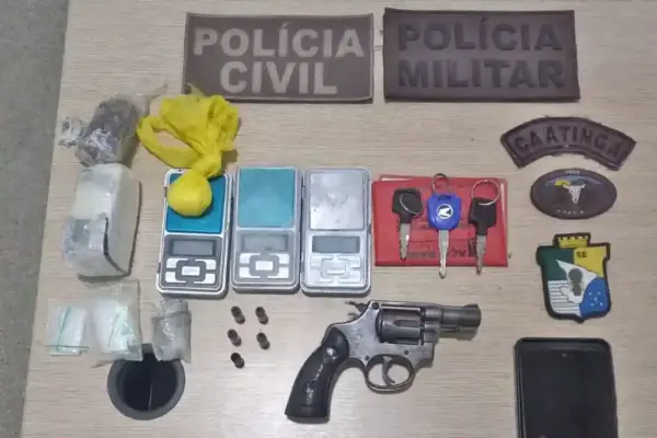 Arma, munições, drogras, celulares apreendidos durante a Operação Acerto de Contas. Dois morrem em confronto com a polícia no interior de Sergipe
