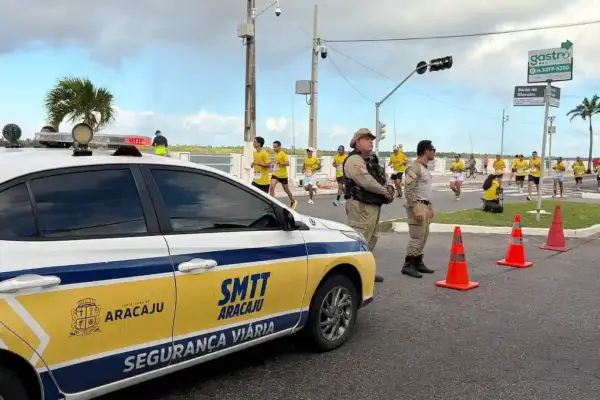 Agentes da SMTT atuam em eventos de rua em Aracaju